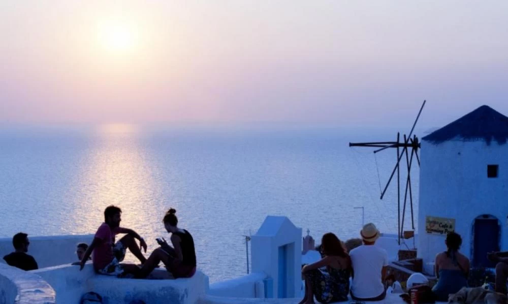 Θεοχάρης: Το εμβόλιο...στην οικονομία οι 260.000 Γερμανοί τουρίστες